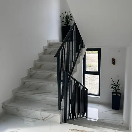 Simfonija מלון דירות 4*